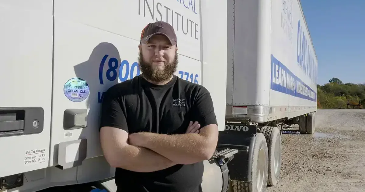 Understanding CDL Paid Training Programs in the United States