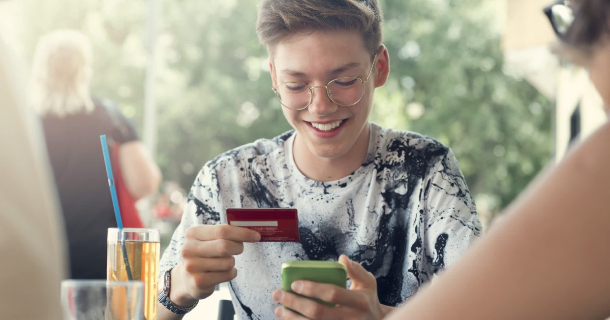 Online Bank Account for Teens: A Complete Guide for 2025