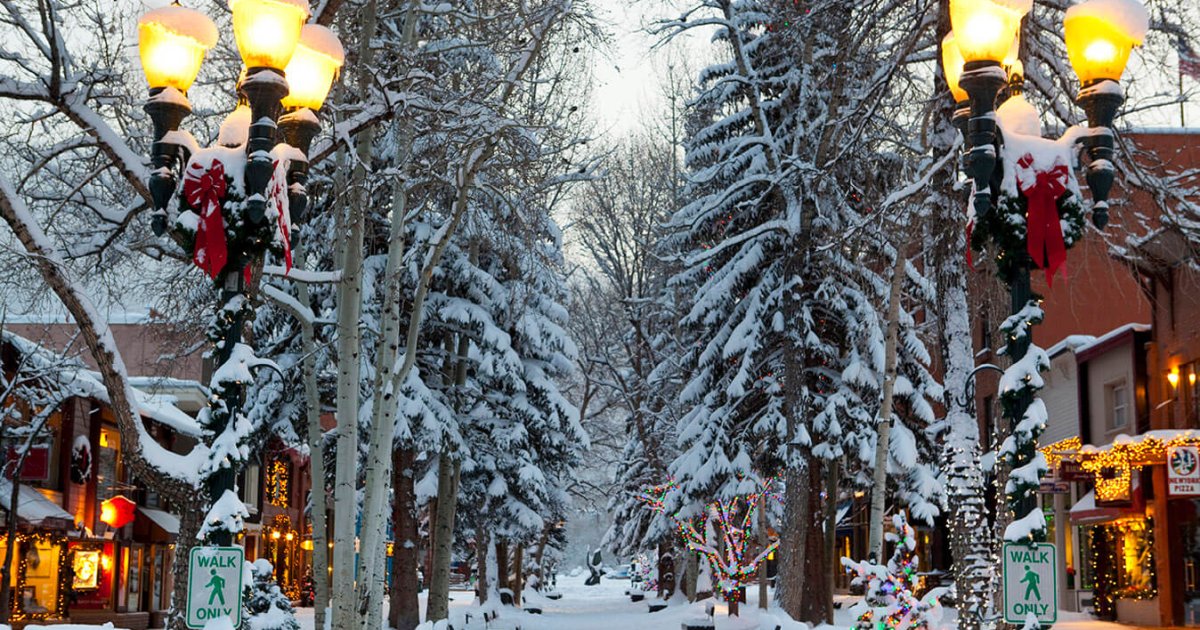11 Best Christmas Towns in the USA You Should Visit in 2025