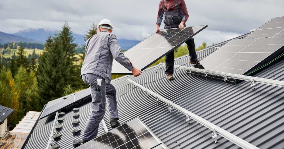 Building a Career in Solar Energy: Training, Salaries, and Market Demand