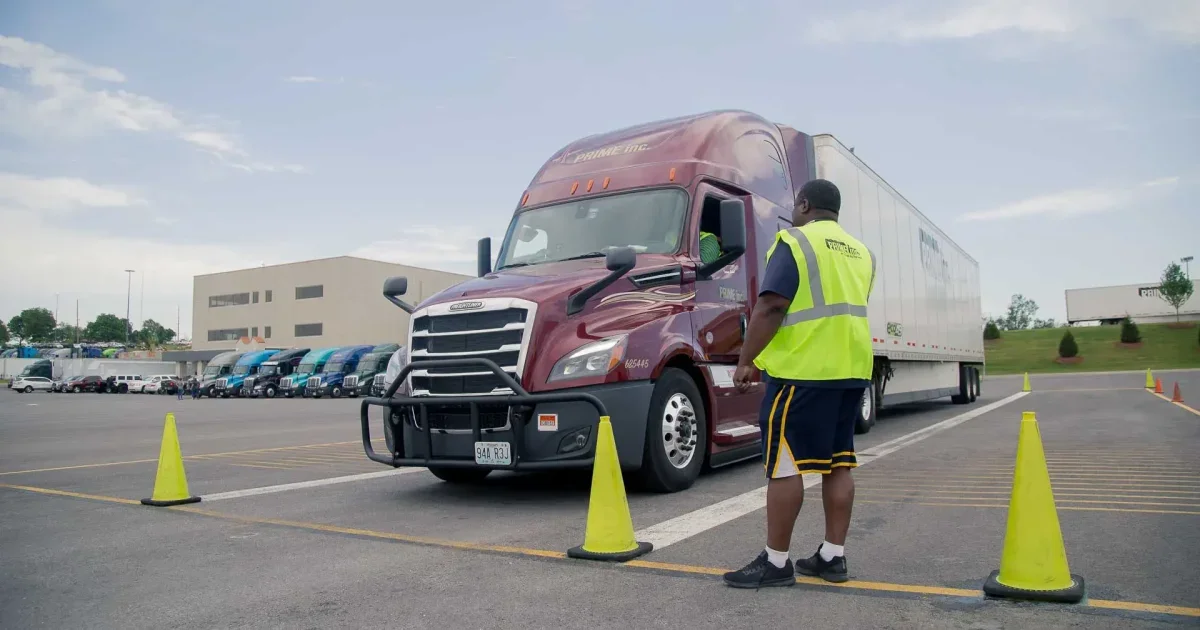A Practical Guide to Paid CDL Training Programs and Truck Driving Job Requirements