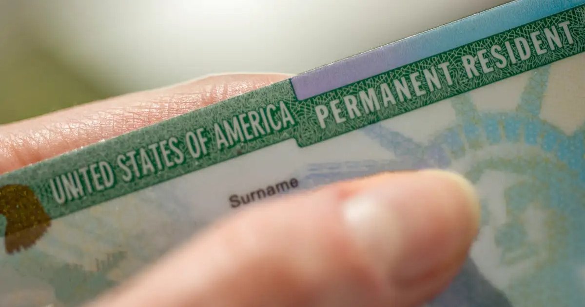 How to Apply for a Green Card: A Step-by-Step Overview (2025 Guide)