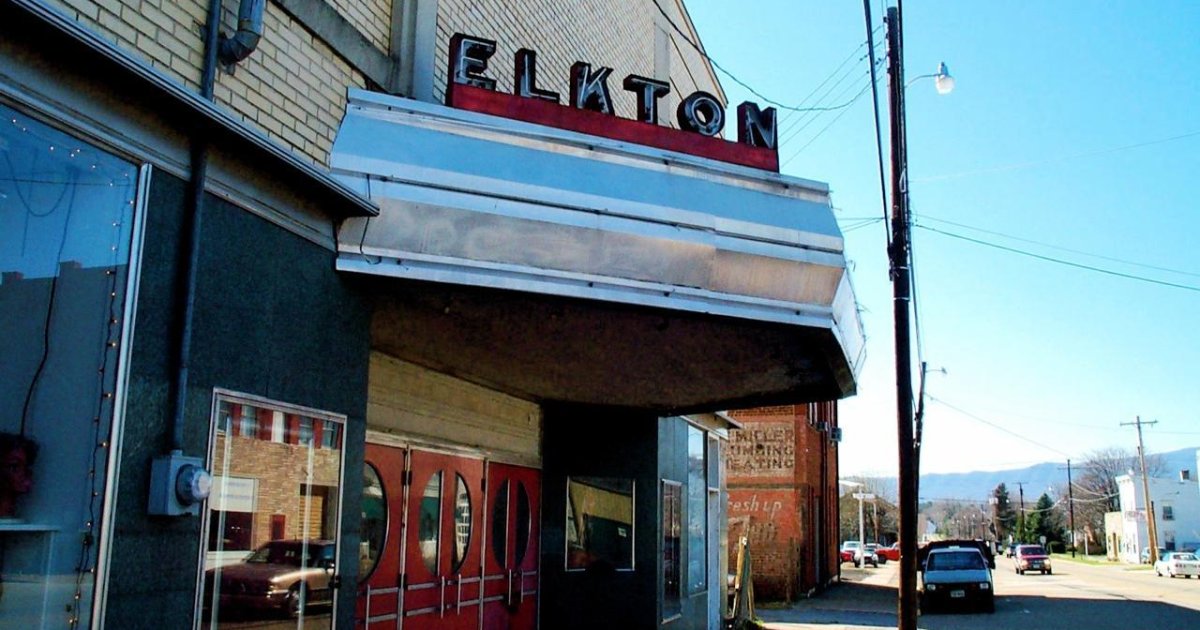 Why Comfort Viewing Keeps Returning To Streaming Watchlists